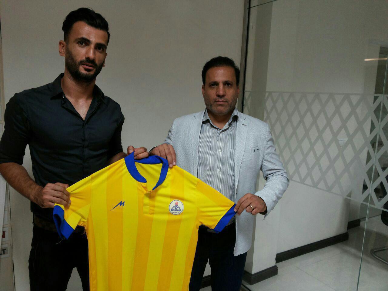 مدافع تیم نفت ، قرارداد خود را تمدید کرد.