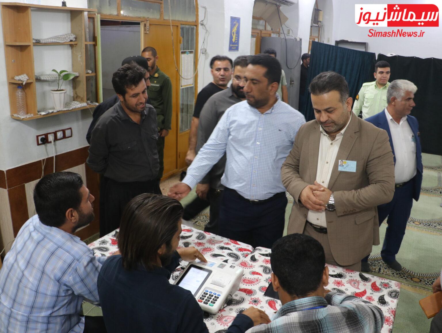 گزارش تصویری / حضور شهردار مسجدسلیمان در شعبه اخذ رای
