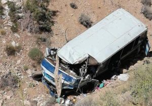 سقوط مینی‌بوس در گردنه چری ۶ کشته و ۱۲ مصدوم برجا گذاشت