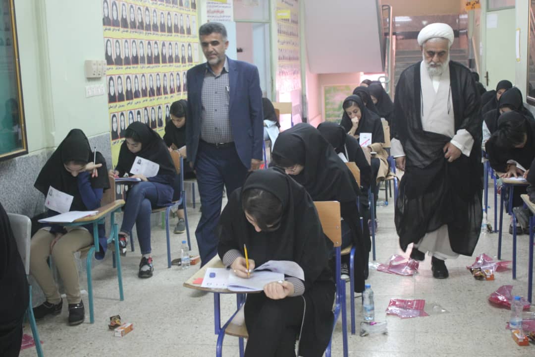 سرپرست فرمانداری و ریاست آموزش و پرورش از نزدیک نحوه برگزاری آزمون کنکور سراسری را مورد بررسی قرار دادند