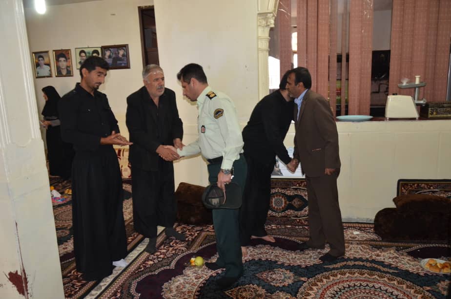 دیدار فرمانده انتظامی شهرستان مسجدسلیمان و رئیس بنیاد شهید شهرستان با خانواده شهید محسن بختیاری خواه