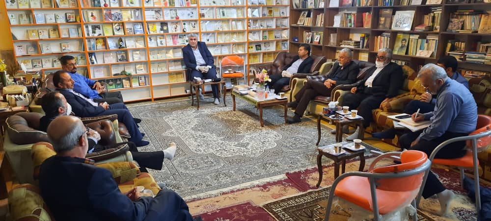 جلسه دکتر علیرضا ورناصری با بختیاری های مقیم اصفهان با محوریت استفاده از ظرفیت و پتانسیل های موجود منطقه برگزار شد