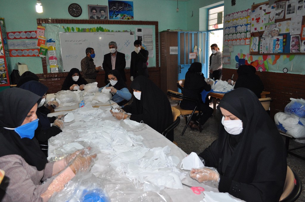 بازدید دکتر علیرضا ورناصری از کارگاه تولید ماسک قرارگاه امیرالمومنین(ع)