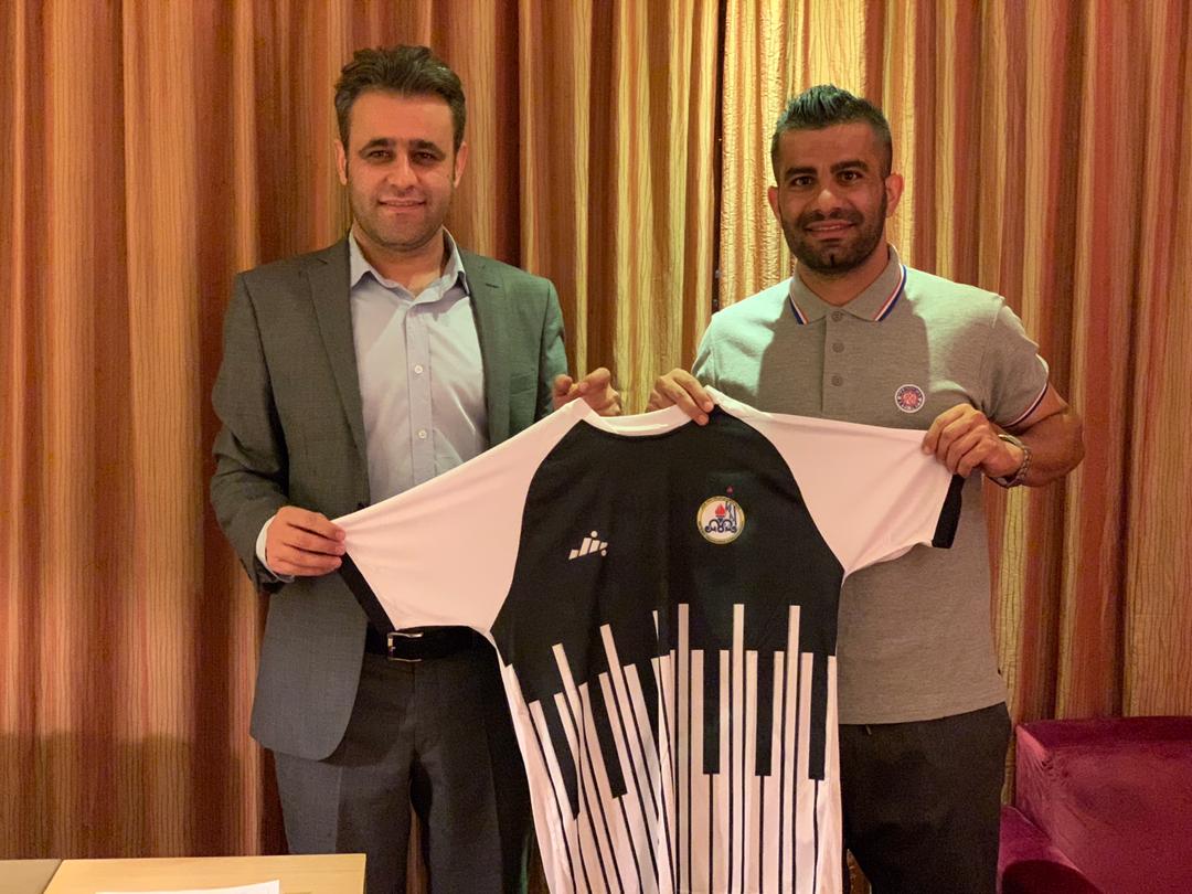 کاپیتان تیم فوتبال نفت مسجدسلیمان قرارداد خود را با این تیم بمدت یک فصل تمدید کرد