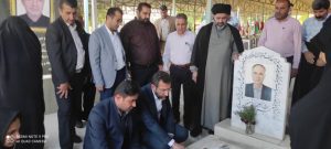 حضور فرماندار ، رئیس دادگستری ، جمعی از قضات و مسئولین شهری در قطعه شهدای چهاربیشه