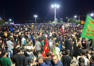 هم‌نوایی شهردار مسجدسلیمان با عزاداران در شام غریبان سیدالشهدا(ع)