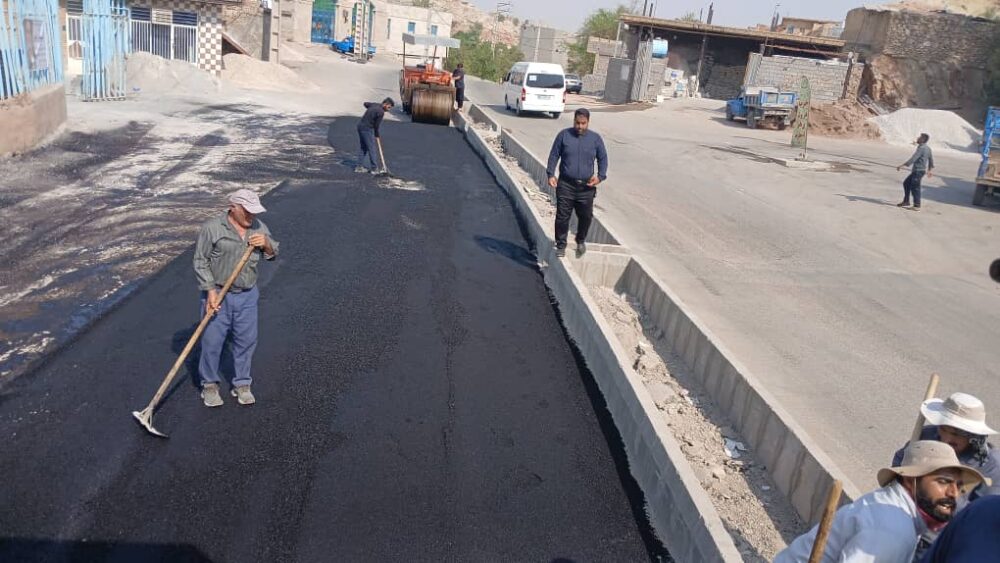 عملیات لکه‌گیری محورهای اصلی نمره هشت و شیخ مندنی در دستور کار شهرداری مسجدسلیمان