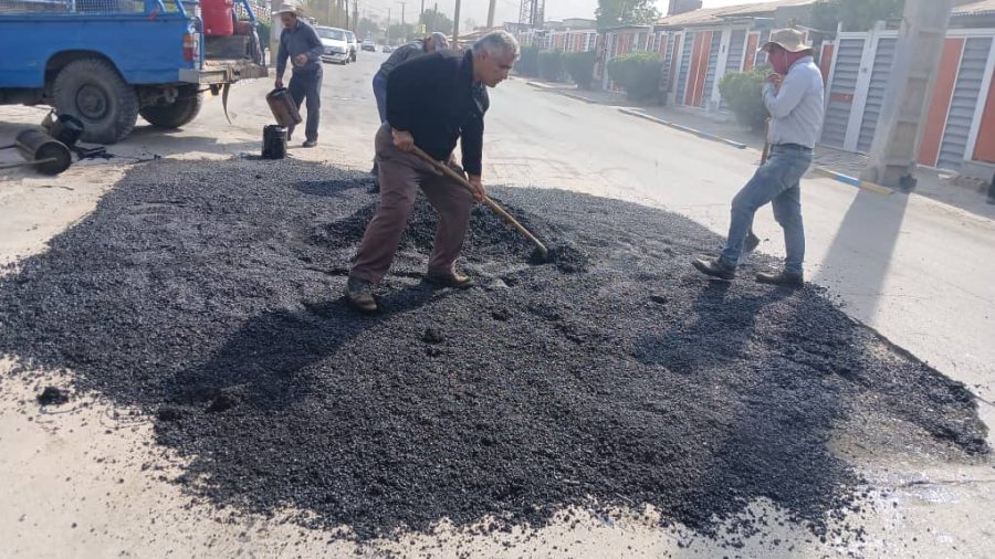 تداوم عملیات لکه‌گیری آسفالت در مناطق هشت‌بنگله، نفتون و دره اشکفت