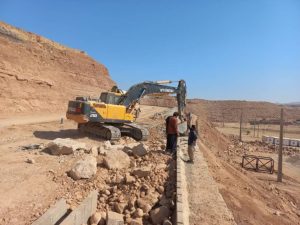 عملیات احداث آیلند وسط و جدول گذاری جاده فرودگاه