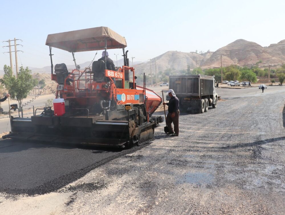 اجرای عملیات زیرسازی و آسفالت در محور اصلی منطقه شیخ‌مندنی / بهبود وضعیت معابر شهری در یکی از مسیرهای پرتردد جنوب مسجدسلیمان