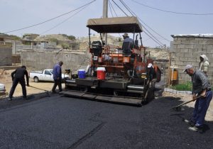 عملیات آسفالت کوی شهدا منطقه نمره هشت آغاز شد